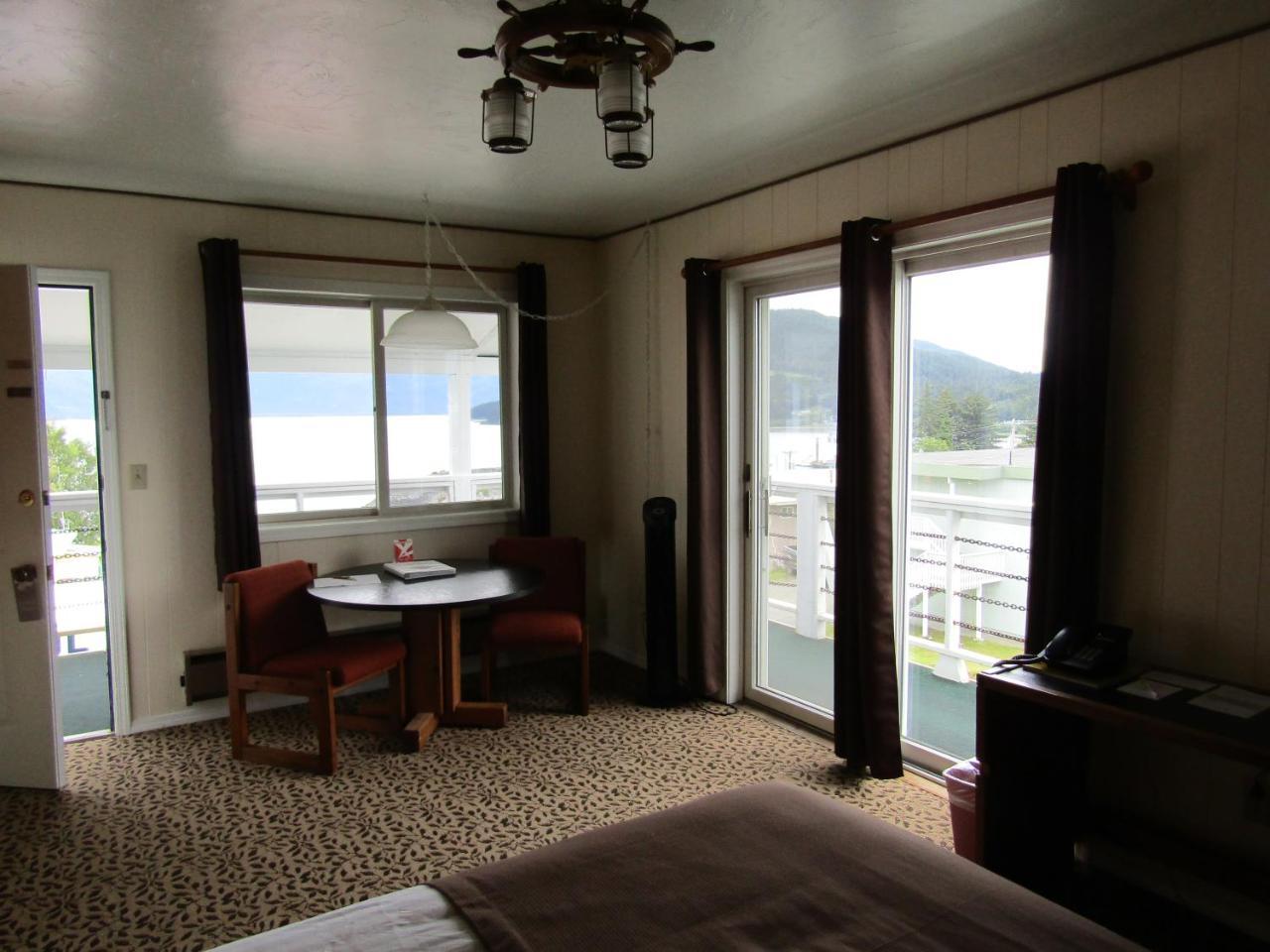 Captain'S Choice Motel Haines Zewnętrze zdjęcie